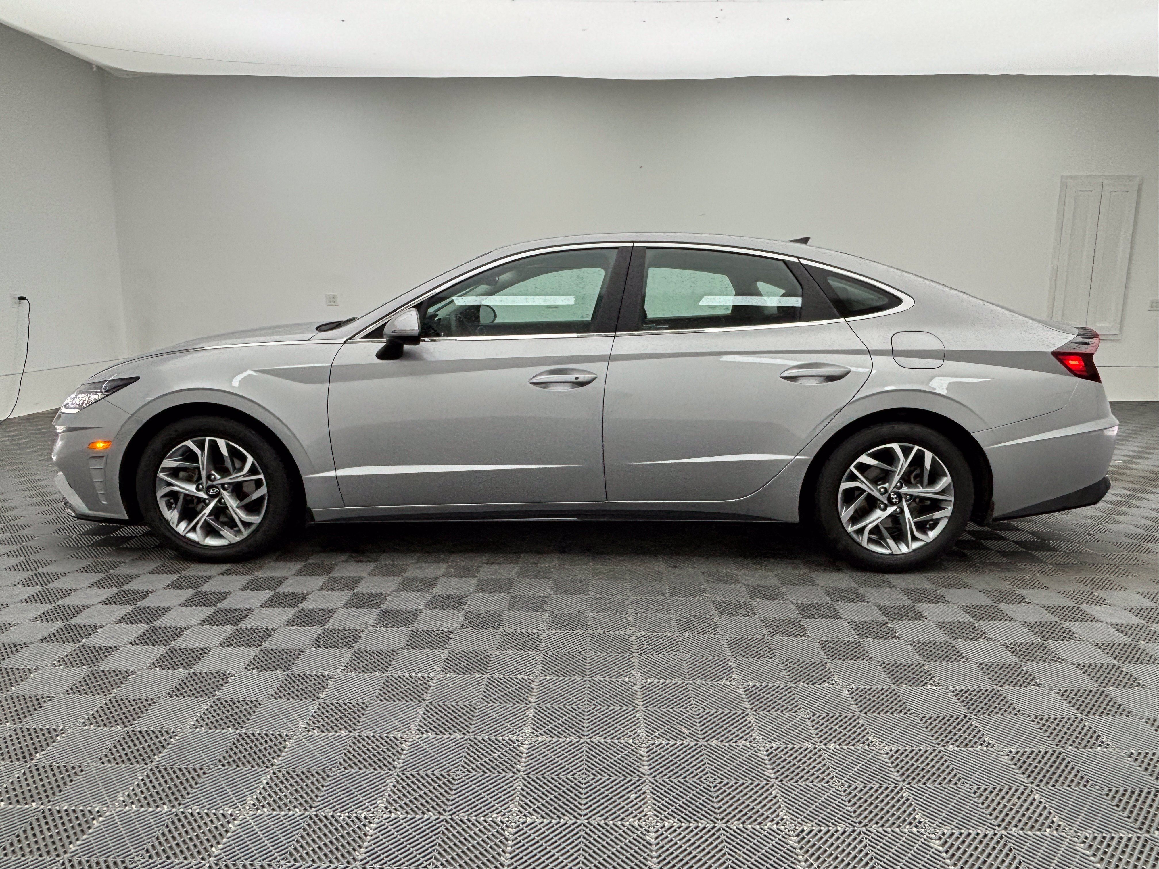 Used 2023 Hyundai Sonata SEL FWD image 11