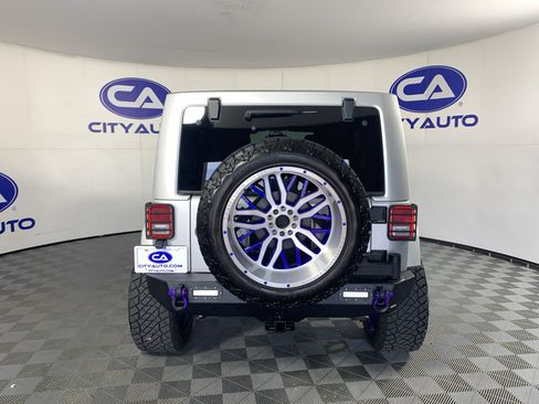 Used 2012 Jeep Wrangler Unlimited Sahara w/ Trailer Tow Group AWD/4WD image 4