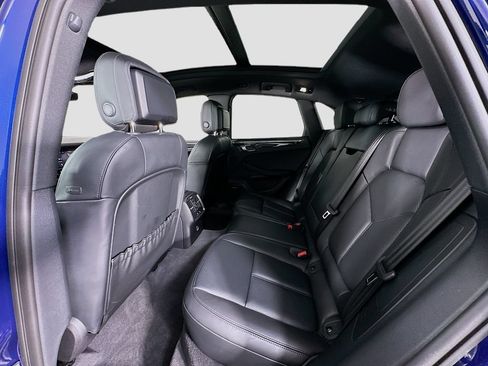 Certified 2025 Porsche Macan AWD/4WD image 24