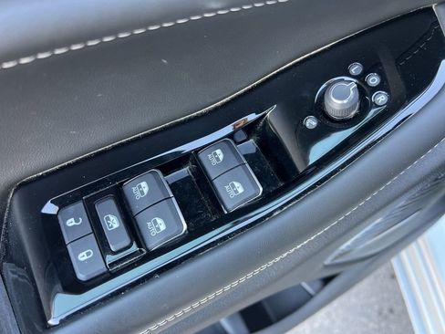 New 2024 Jeep Grand Cherokee Overland w/ Luxury Tech Group IV image 10