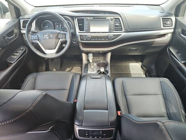 Used 2018 Toyota Highlander XLE AWD/4WD image 10