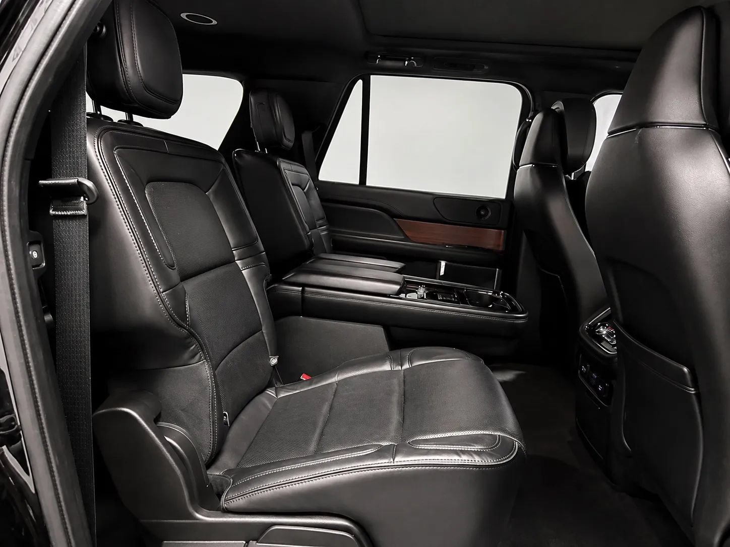 Used 2019 Lincoln Navigator L Reserve w/ Cargo Package AWD/4WD image 18