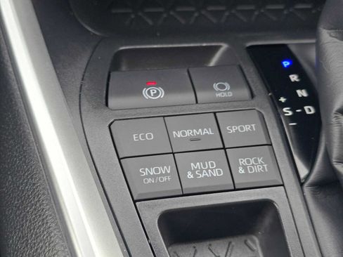 Certified 2025 Toyota RAV4 LE AWD/4WD image 28