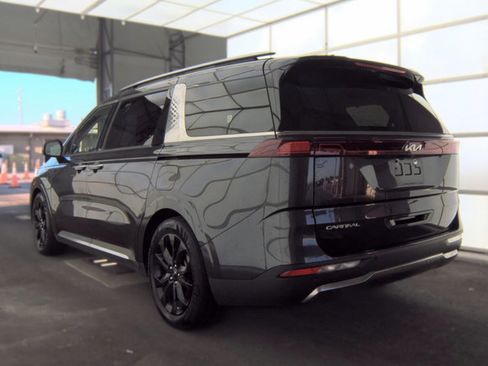 Used 2023 Kia Carnival SX Prestige FWD image 3