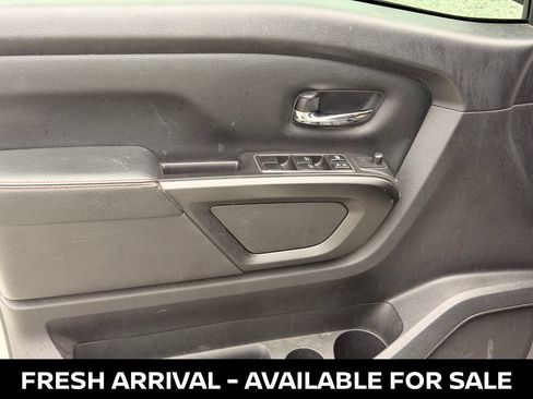 Used 2021 Nissan Titan PRO-4X w/ Pro-4x Utility Package AWD/4WD image 11
