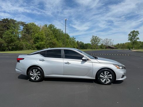Used 2020 Nissan Altima 2.5 S image 2