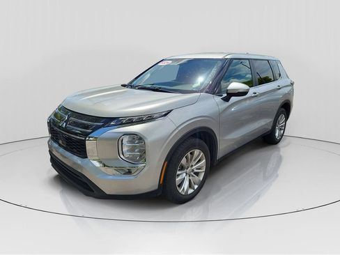Used 2026 Mitsubishi Outlander ES FWD image 3