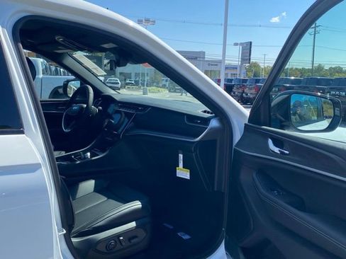 New 2025 Jeep Grand Cherokee L Limited w/ Luxury Tech Group II image 25