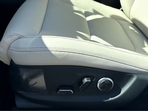 New 2026 Genesis GV70 2.5T Select image 18