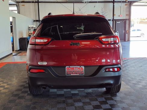 Used 2017 Jeep Cherokee Sport FWD image 5