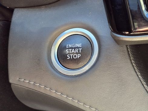 Used 2021 Toyota Highlander XLE image 19