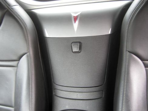Used 2006 Pontiac Solstice Convertible w/ Premium Package RWD image 9
