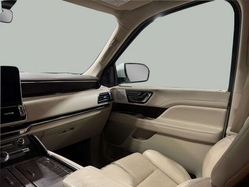 Certified 2021 Lincoln Navigator Reserve AWD/4WD image 23