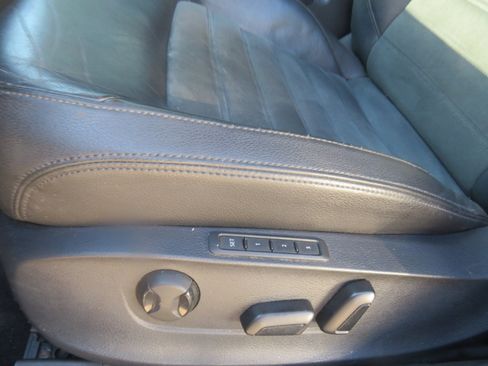 Used 2013 Volkswagen Passat TDI SEL Premium image 9