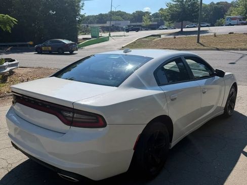 Used 2017 Dodge Charger SXT RWD image 9
