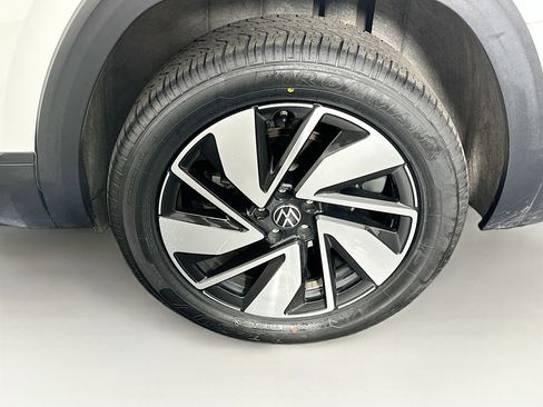 Used 2025 Volkswagen Atlas SE image 11