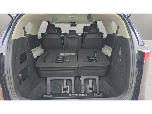 Used 2024 Kia Carnival LX FWD image 9