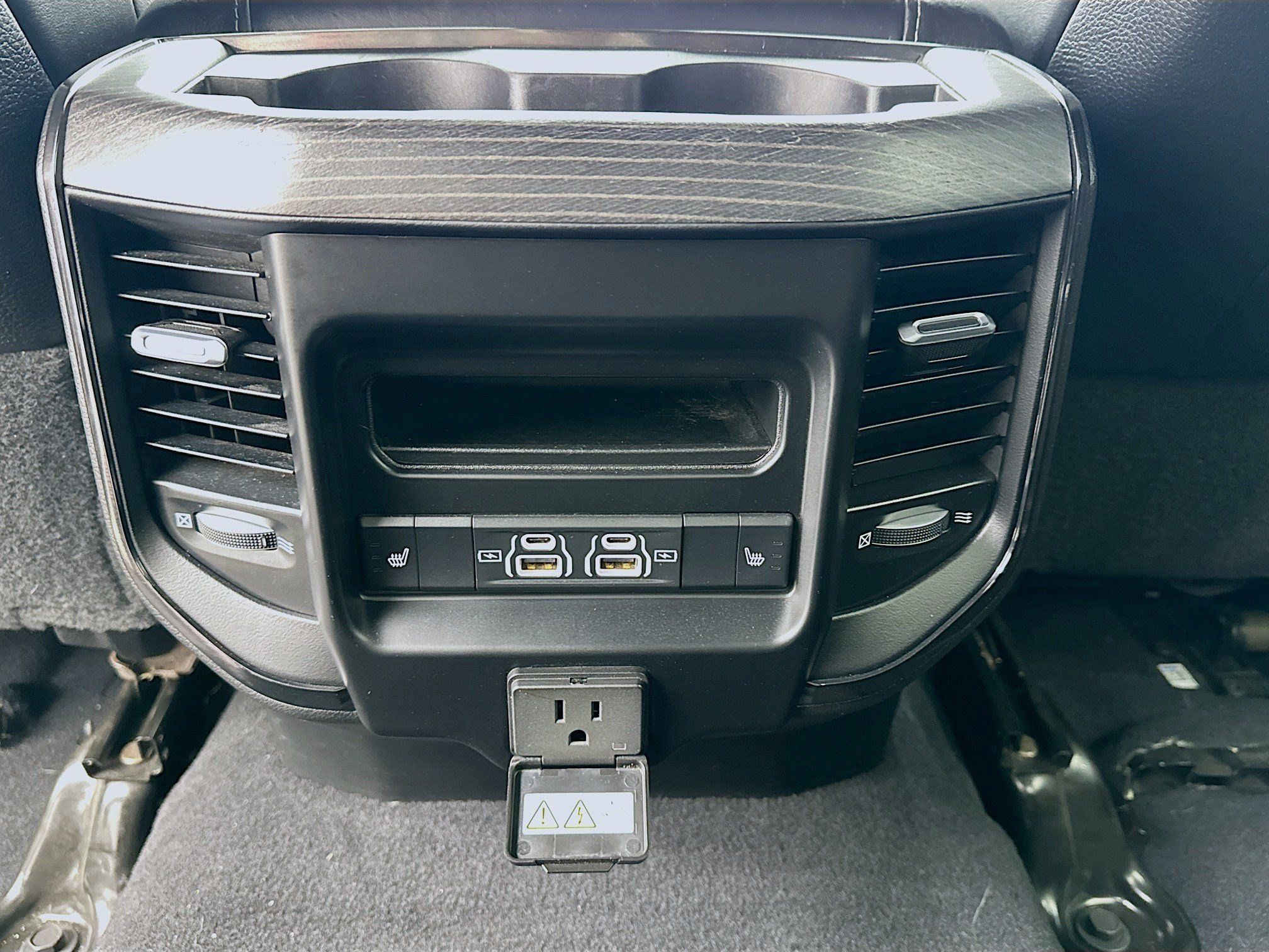 Used 2022 RAM 3500 Limited AWD/4WD image 16