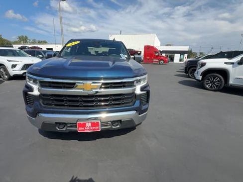 Used 2022 Chevrolet Silverado 1500 LT AWD/4WD image 3