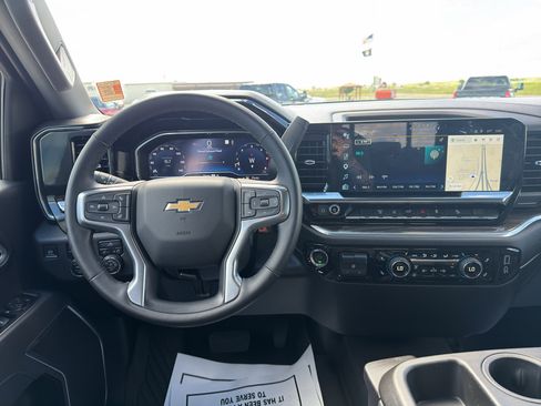 Used 2025 Chevrolet Silverado 2500 LT AWD/4WD image 12
