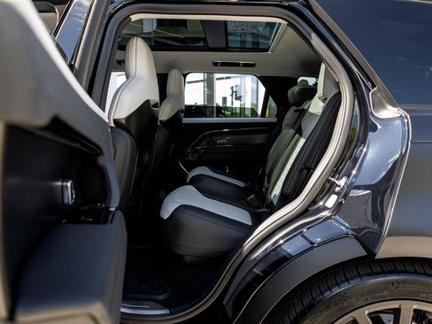 Used 2025 Land Rover Range Rover Sport SV Edition Two image 33