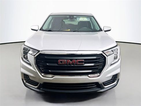 Used 2022 GMC Terrain SLE w/ LPO, Floor Liner Package image 2