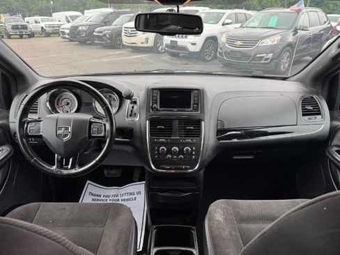 Used 2018 Dodge Grand Caravan SE FWD image 22