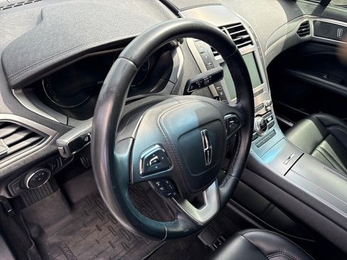 Used 2020 Lincoln MKZ FWD image 17