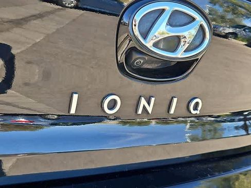 Used 2022 Hyundai Ioniq Limited image 12