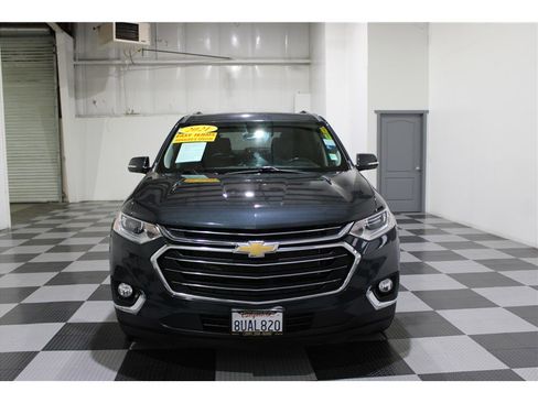Used 2021 Chevrolet Traverse LT image 3