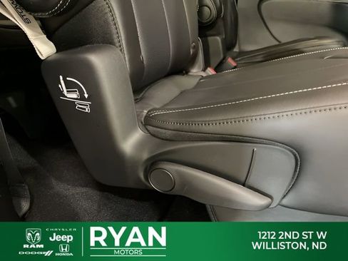 New 2026 Chrysler Pacifica Select AWD/4WD image 51