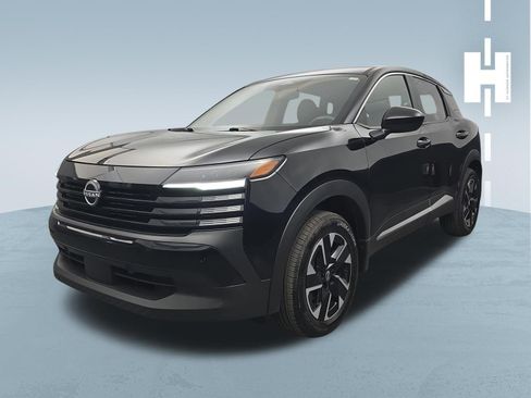 Used 2025 Nissan Kicks SV image 3