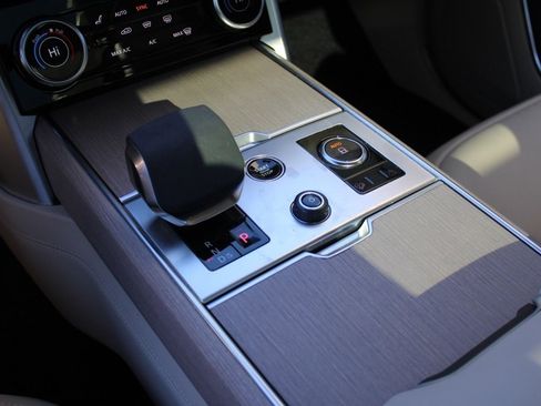 Used 2023 Land Rover Range Rover SE image 28