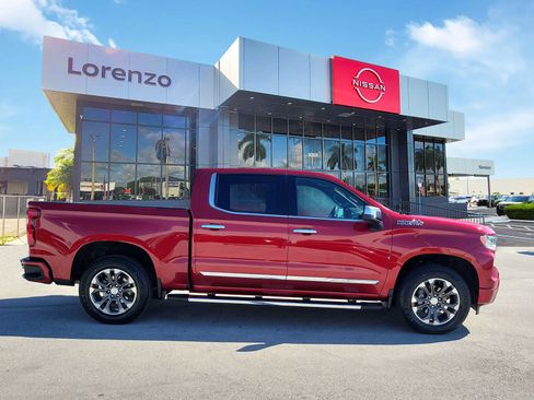 Used 2024 Chevrolet Silverado 1500 High Country w/ Z71 Off-Road Package AWD/4WD image 4
