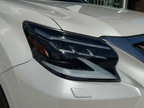 Used 2023 Lexus GX 460 Premium w/ Premium Package image 16