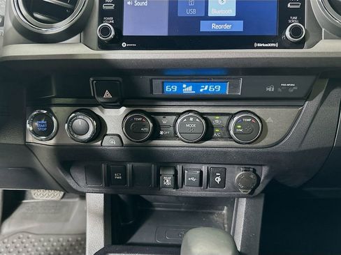 Used 2022 Toyota Tacoma TRD Off-Road image 15