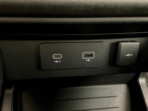 Used 2024 Land Rover Defender 130 Outbound image 32