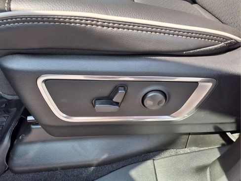 New 2026 RAM 1500 Laramie AWD/4WD image 17
