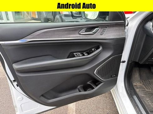 Used 2023 Jeep Grand Cherokee L Overland w/ Luxury Tech Group IV AWD/4WD image 7