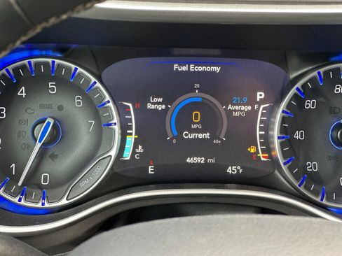 Used 2024 Chrysler Pacifica Touring-L image 26