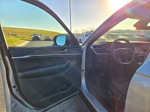 New 2025 Jeep Grand Cherokee Limited image 11