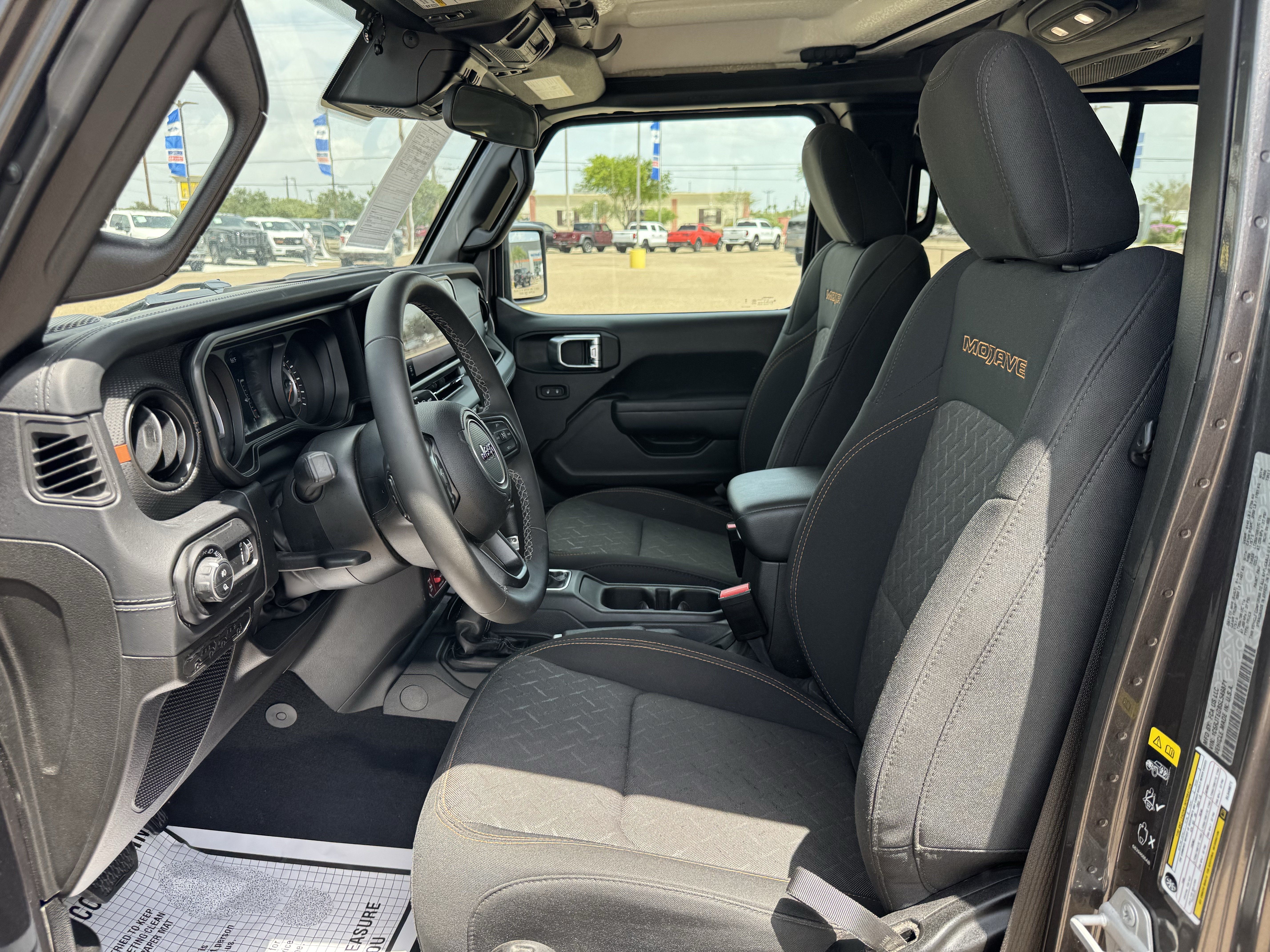 Used 2025 Jeep Gladiator Mojave AWD/4WD image 22