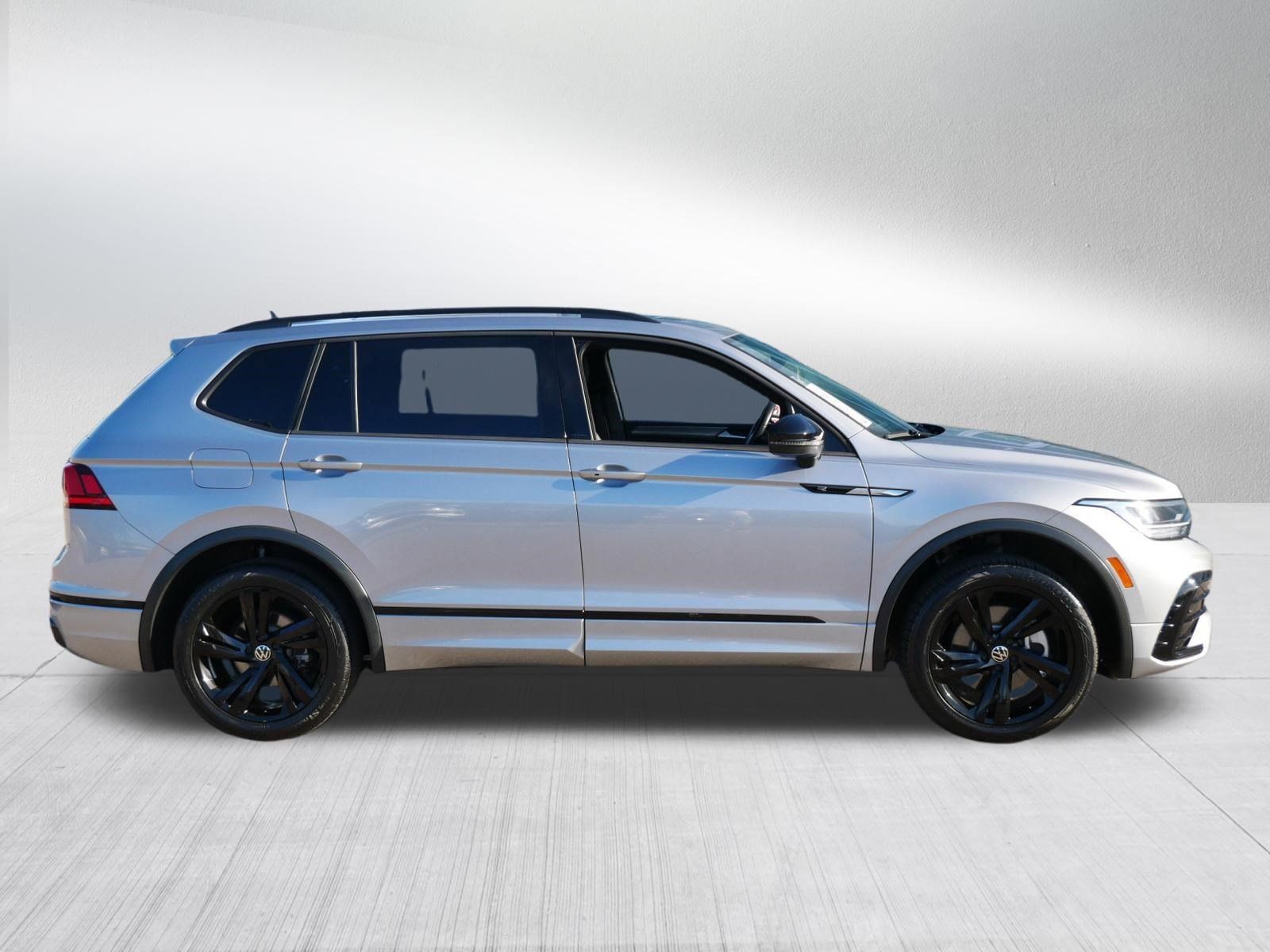 Certified 2024 Volkswagen Tiguan SE R-Line AWD/4WD image 8