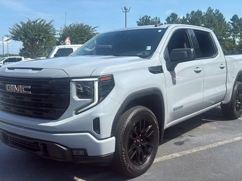 Used 2024 GMC Sierra 1500 Elevation AWD/4WD image 3