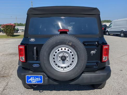 New 2025 Ford Bronco 4-Door image 4