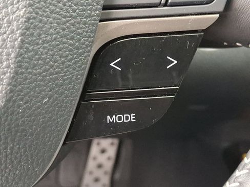 Used 2025 Toyota Camry SE image 25