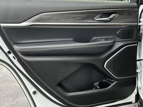 Used 2022 Jeep Grand Cherokee L Limited image 34