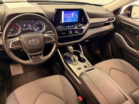 Used 2023 Toyota Highlander LE FWD image 14