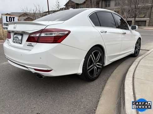 Used 2016 Honda Accord Touring image 10