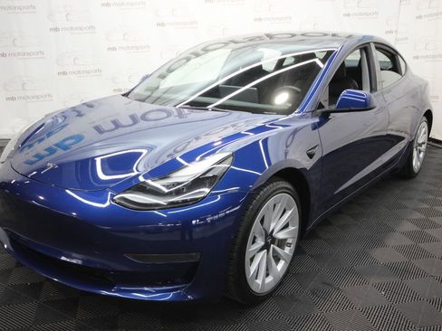 Used 2022 Tesla Model 3 Standard Range RWD image 1